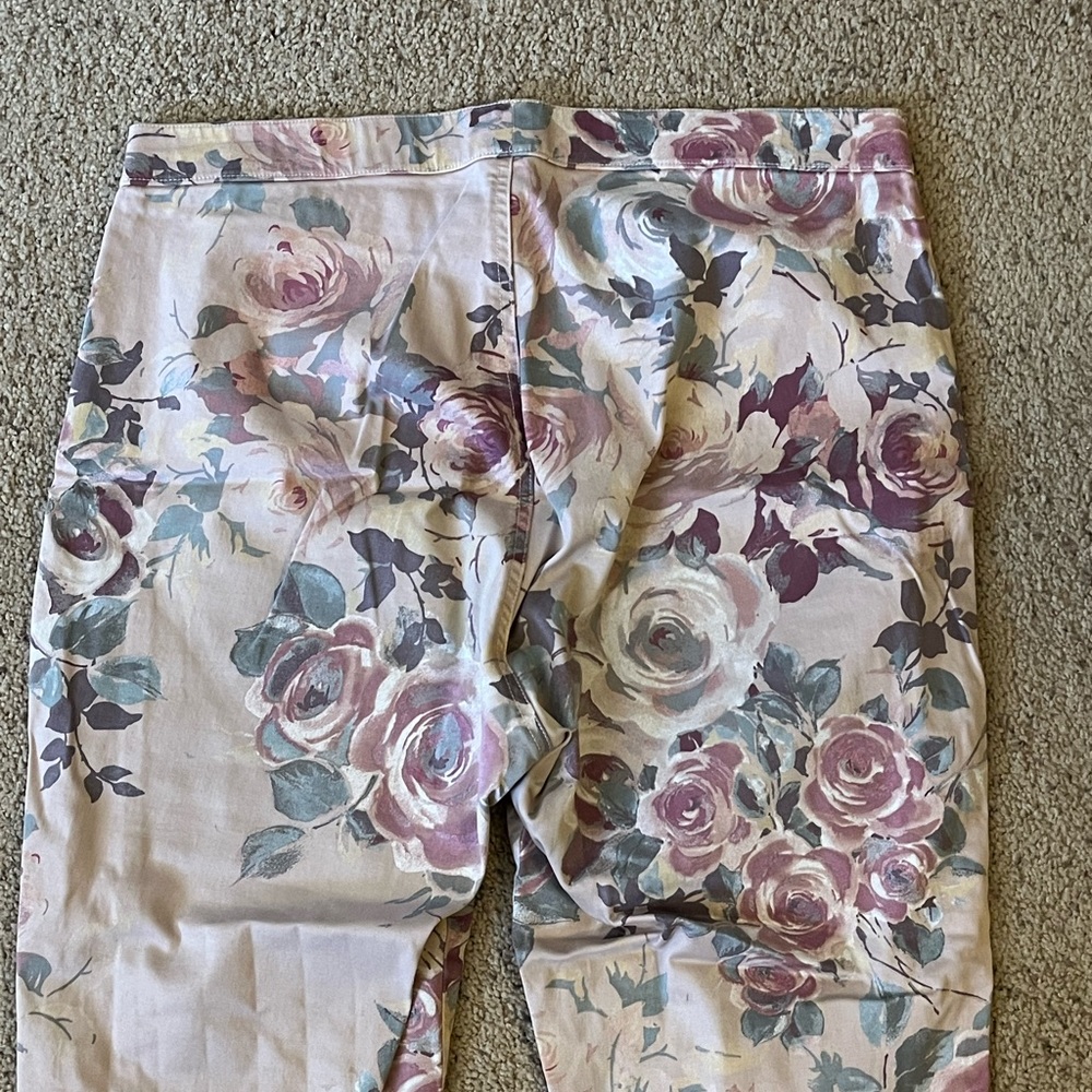 HUE Floral Skinny Leg Pull on pants!  Size XL - Picture 8 of 9